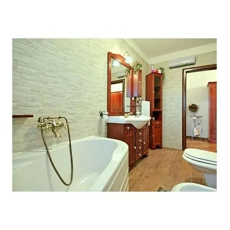 Alexander Comfortable Kaštel